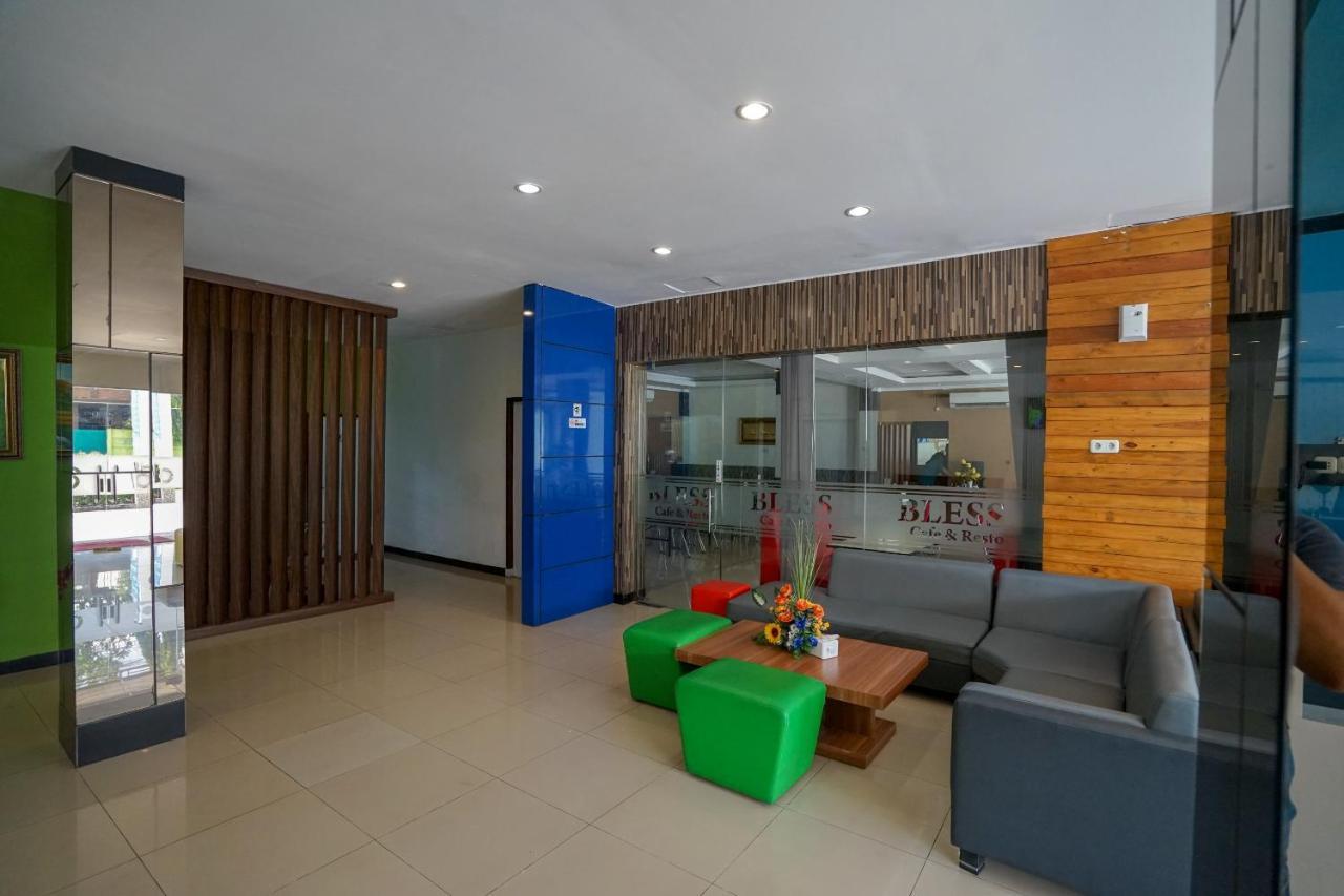 Oyo 575 Blessing Hotel Palembang Exteriér fotografie